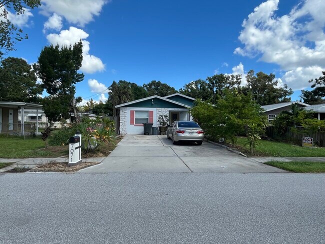 7071 61st St in Pinellas Park, FL - Building Photo - Building Photo