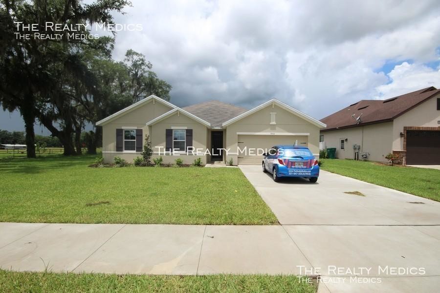 9752 Pepper Tree Trail in Wildwood, FL - Building Photo