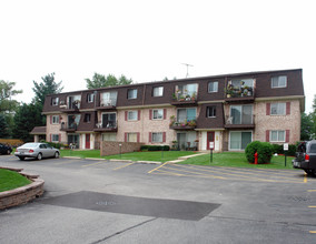 Plum Grove in Palatine, IL - Foto de edificio - Building Photo