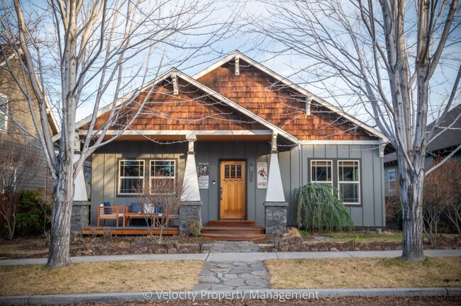 62740 Larkview Rd in Bend, OR - Building Photo - Building Photo