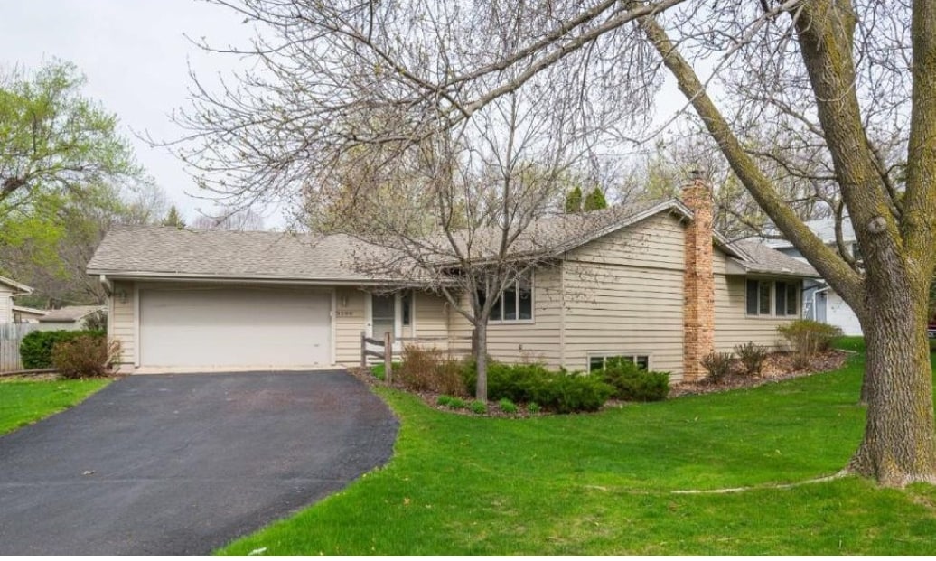 3300 e 125th st. in Burnsville, MN - Foto de edificio