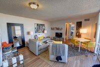 Plenty of room for your large furniture - Overlook at Mile High Apartamentos in Denver, Colorado