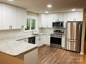 2177 Lynmore Dr in Sherrills Ford, NC - Building Photo - Building Photo