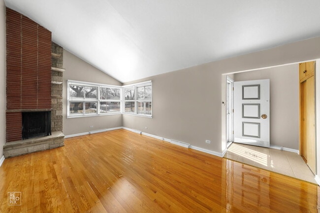 393 Huntington Ln in Elmhurst, IL - Building Photo - Building Photo