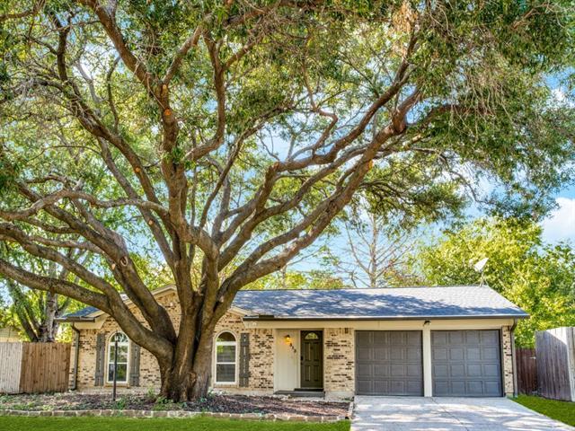 313 NE Cindy Ln in Burleson, TX - Building Photo