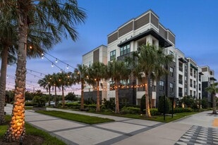 The Menlo in Jacksonville, FL - Building Photo