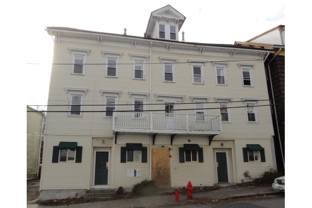 80-82 Blackstone St in Woonsocket, RI - Foto de edificio - Building Photo