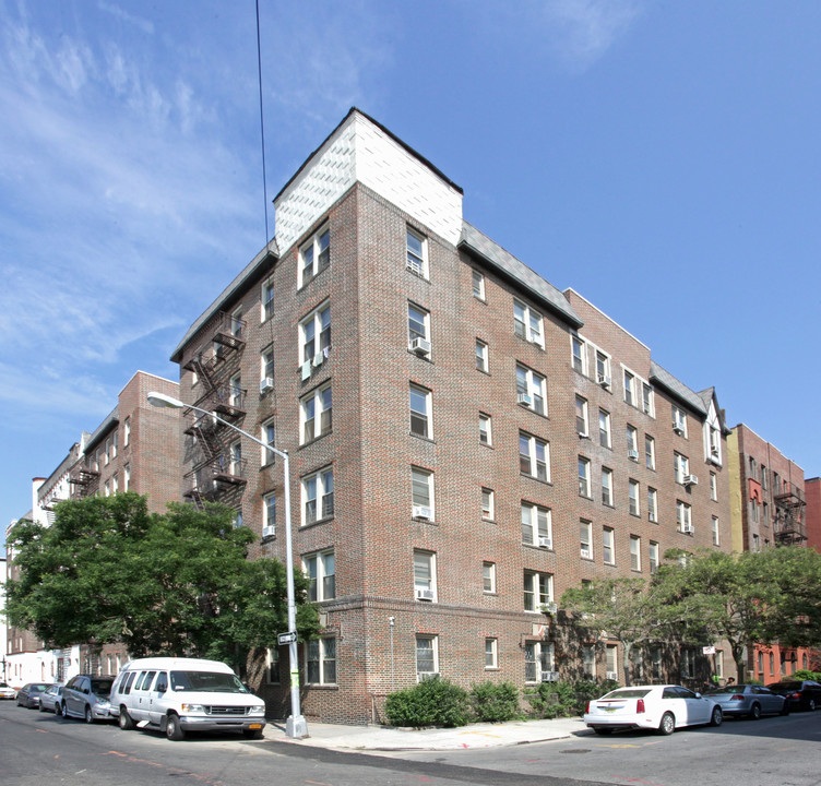 231 Brightwater Ct in Brooklyn, NY - Foto de edificio