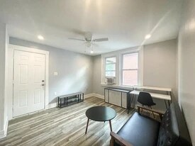 5836 Phillips Ave, Unit Apartment 1 in Pittsburgh, PA - Building Photo