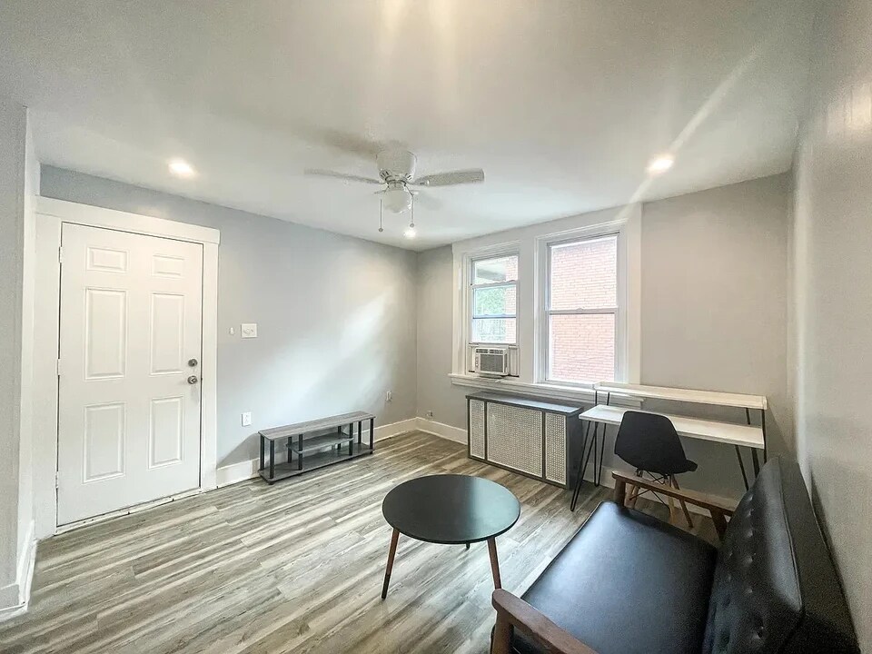 5836 Phillips Ave, Unit Apartment 1 in Pittsburgh, PA - Building Photo