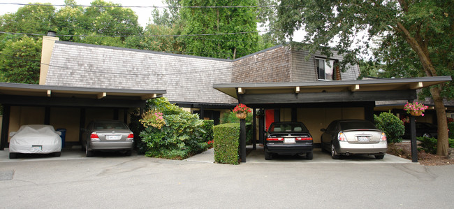 971 Almanor Ct in Lafayette, CA - Foto de edificio - Building Photo