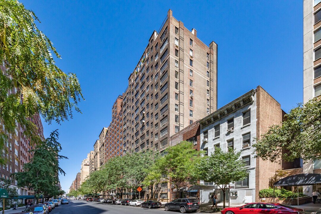 Walton Hall Apartments in New York, NY - Building Photo