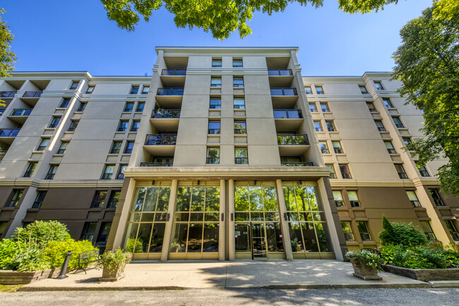 Fairview Towers in Kitchener, ON - Building Photo - Building Photo