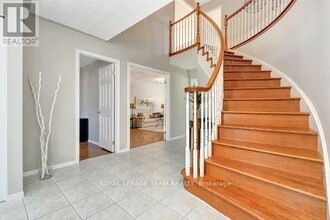 10 Edenbrook Ct in Ottawa, ON - Building Photo - Building Photo