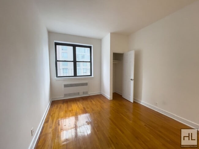 257 E 61st St in New York, NY - Building Photo - Building Photo