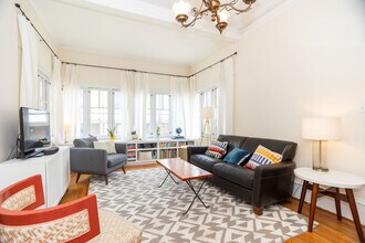 1111 Superior Street, Unit 1 in Oak Park, IL - Foto de edificio - Building Photo