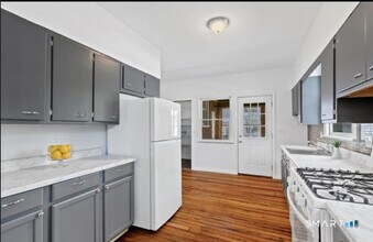 212 Maple St in New Haven, CT - Building Photo - Building Photo
