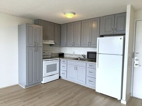737 Olokele Ave in Honolulu, HI - Building Photo - Building Photo