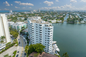 Four Seasons Condominium in Fort Lauderdale, FL - Building Photo - Building Photo