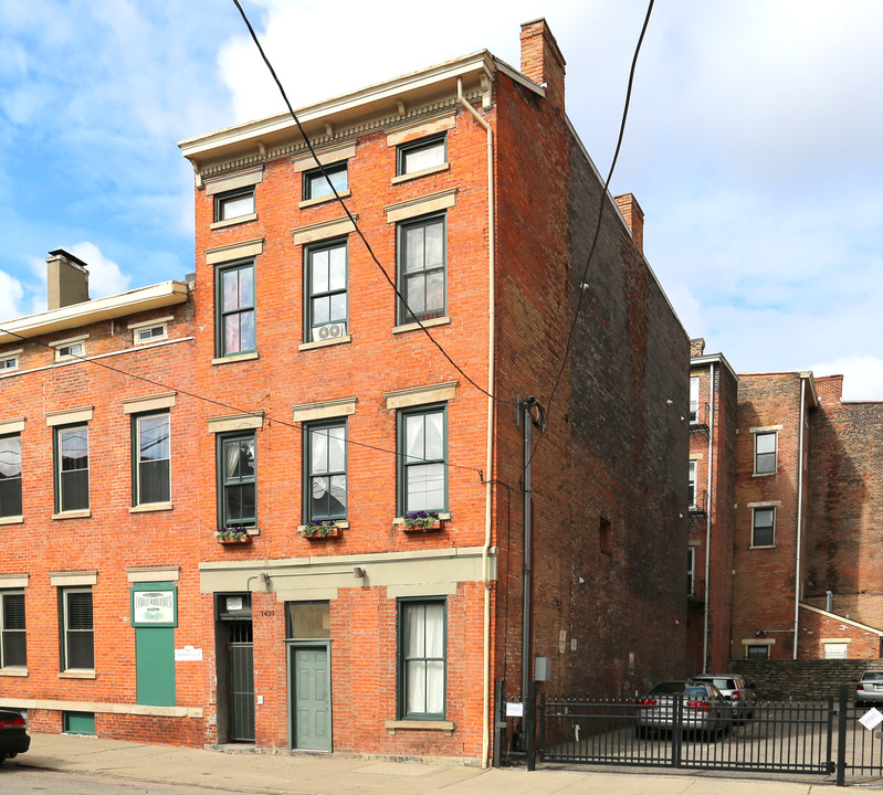 1439 Walnut St in Cincinnati, OH - Foto de edificio