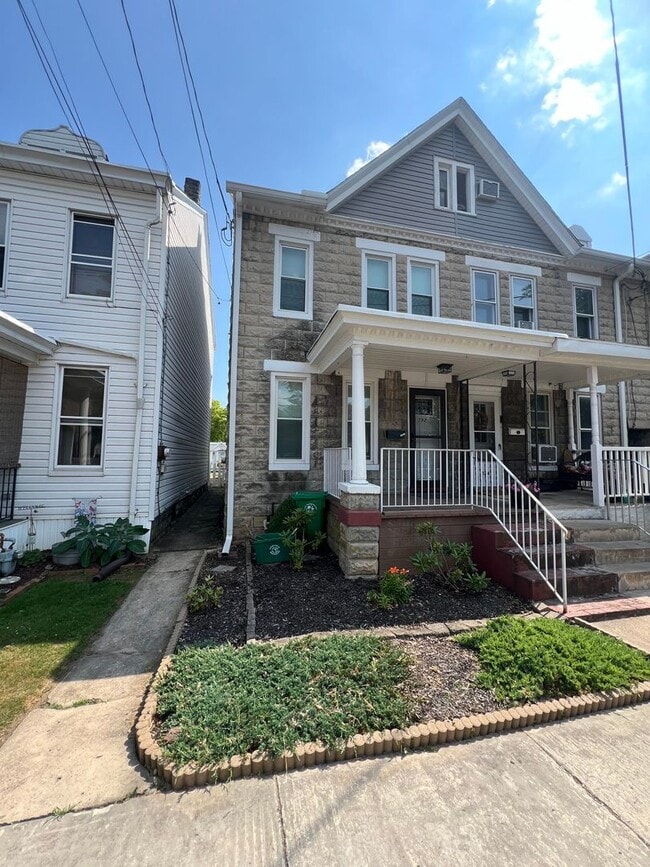 property at 592 W Louther St
