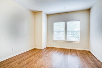 3610 Gillespie St, Unit 10 in Dallas, TX - Building Photo - Building Photo