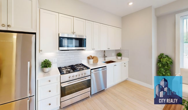 194 Green St, Unit #207