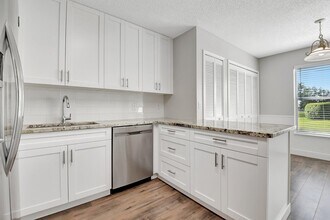 7780 Stone Harbour Dr in Greenacres, FL - Building Photo - Building Photo