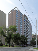 Vanier Towers in Hamilton, ON - Building Photo - Building Photo