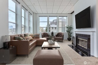 417 E Pine St, Unit 309 in Seattle, WA - Foto de edificio - Building Photo