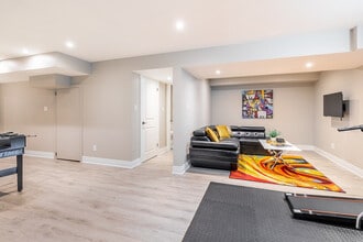 114 Shoreview Pl in Hamilton, ON - Building Photo - Building Photo