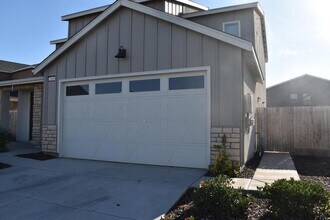 2406 Gabriel Dr in Merced, CA - Building Photo - Building Photo