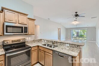 364 Winthrop Dr in Spring Hill, FL - Foto de edificio - Building Photo