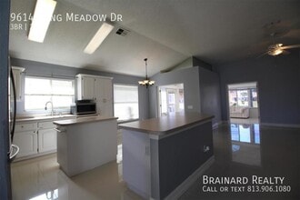 9614 Long Meadow Dr in Tampa, FL - Foto de edificio - Building Photo