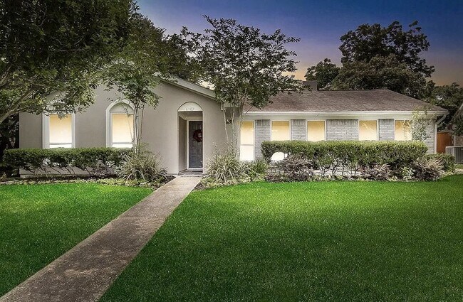 6107 Dumfries Dr in Houston, TX - Building Photo - Building Photo
