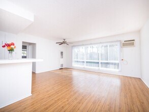 336 S. Alexandria Ave in Los Angeles, CA - Building Photo - Interior Photo