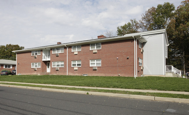 977 Patton St in New Brunswick, NJ - Foto de edificio - Building Photo