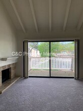 545 Woodside Oaks in Sacramento, CA - Building Photo - Building Photo