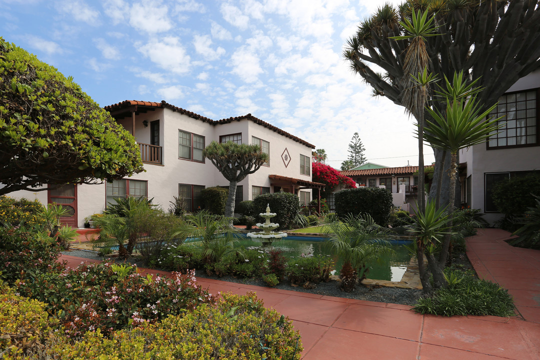 Patio Laguna Apartments in Coronado, CA - Building Photo