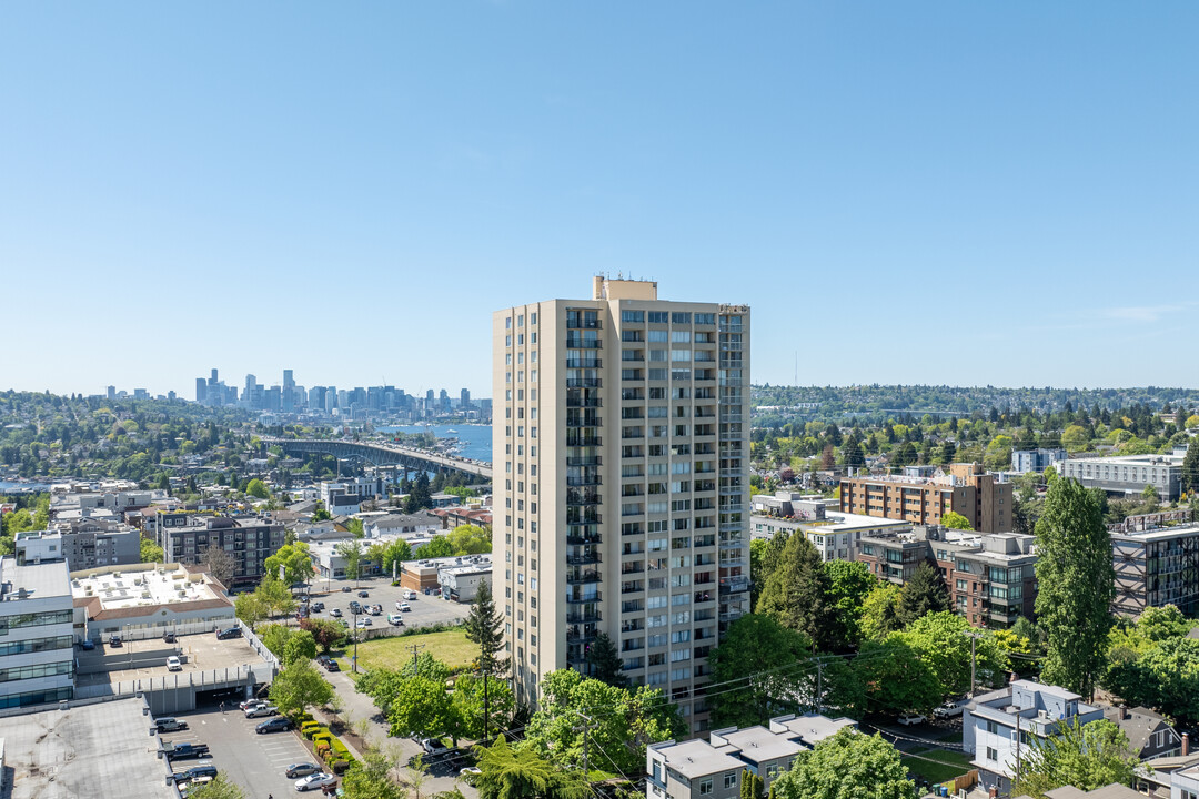 University Plaza Condominiums in Seattle, WA - Building Photo