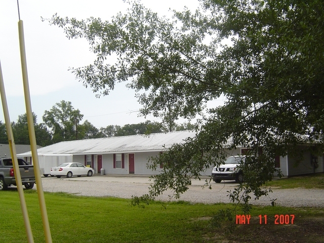 Crystal Lake Apartments in Tickfaw, LA - Building Photo