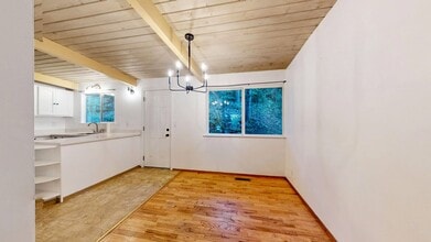 18135 Dayton Ave N in Shoreline, WA - Building Photo - Building Photo