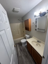 304 Providence Rd in Grafton, MA - Foto de edificio - Building Photo