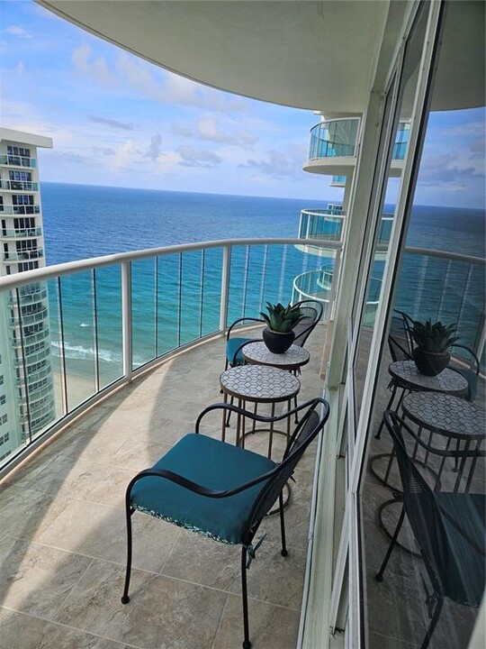 3400 Galt Ocean Dr, Unit 2105 in Fort Lauderdale, FL - Foto de edificio