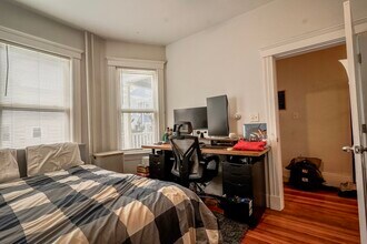 93A Hillside St, Unit 1 in Boston, MA - Foto de edificio - Building Photo