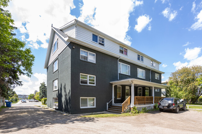 4323 51 Av in Red Deer, AB - Building Photo - Building Photo