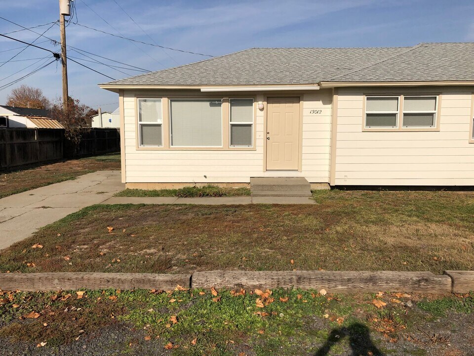 13008 W 10th Ave-Unit -13012 W 10th in Airway Heights, WA - Foto de edificio