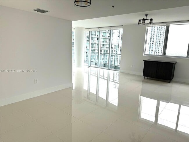 92 SW 3rd St, Unit 2905 in Miami, FL - Building Photo - Building Photo
