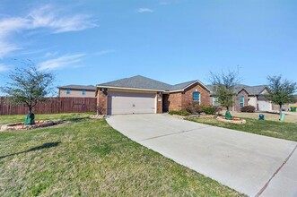 100 Houston Pl in Venus, TX - Building Photo - Building Photo