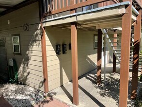411 Rowlett Ave, Unit Apt. 2 in Sinton, TX - Building Photo - Building Photo
